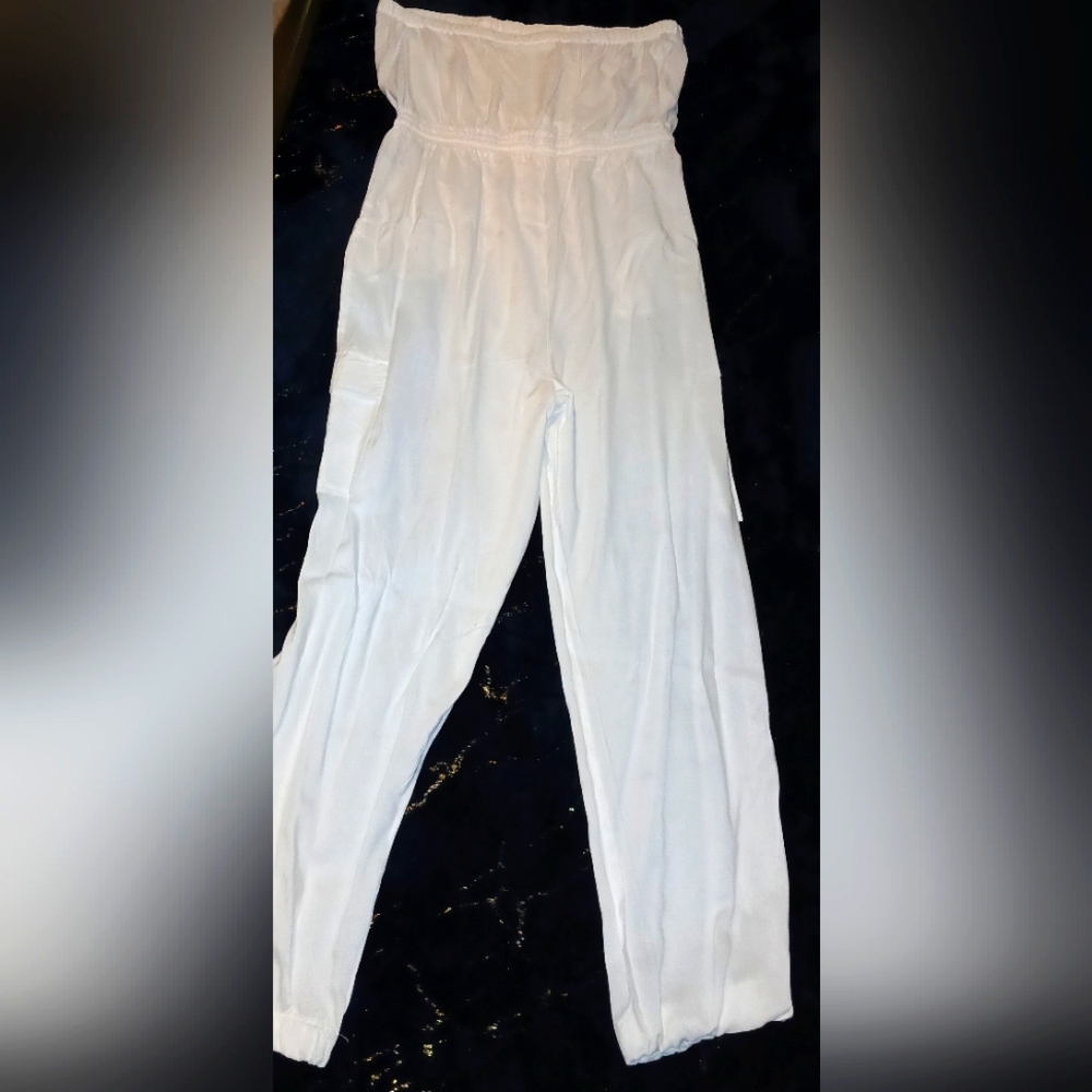 🎀NWT- Forever21 White Strapless Jumpsuit ✨️